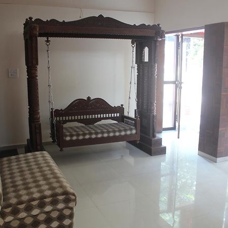 Royale Inn Vapi Εξωτερικό φωτογραφία
