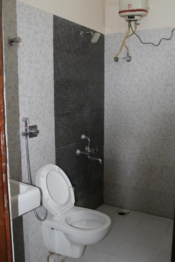 Royale Inn Vapi Εξωτερικό φωτογραφία
