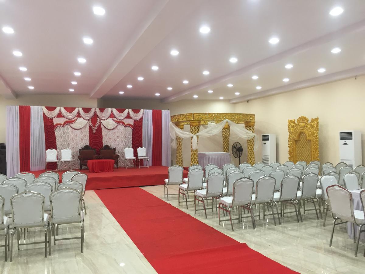 Royale Inn Vapi Εξωτερικό φωτογραφία