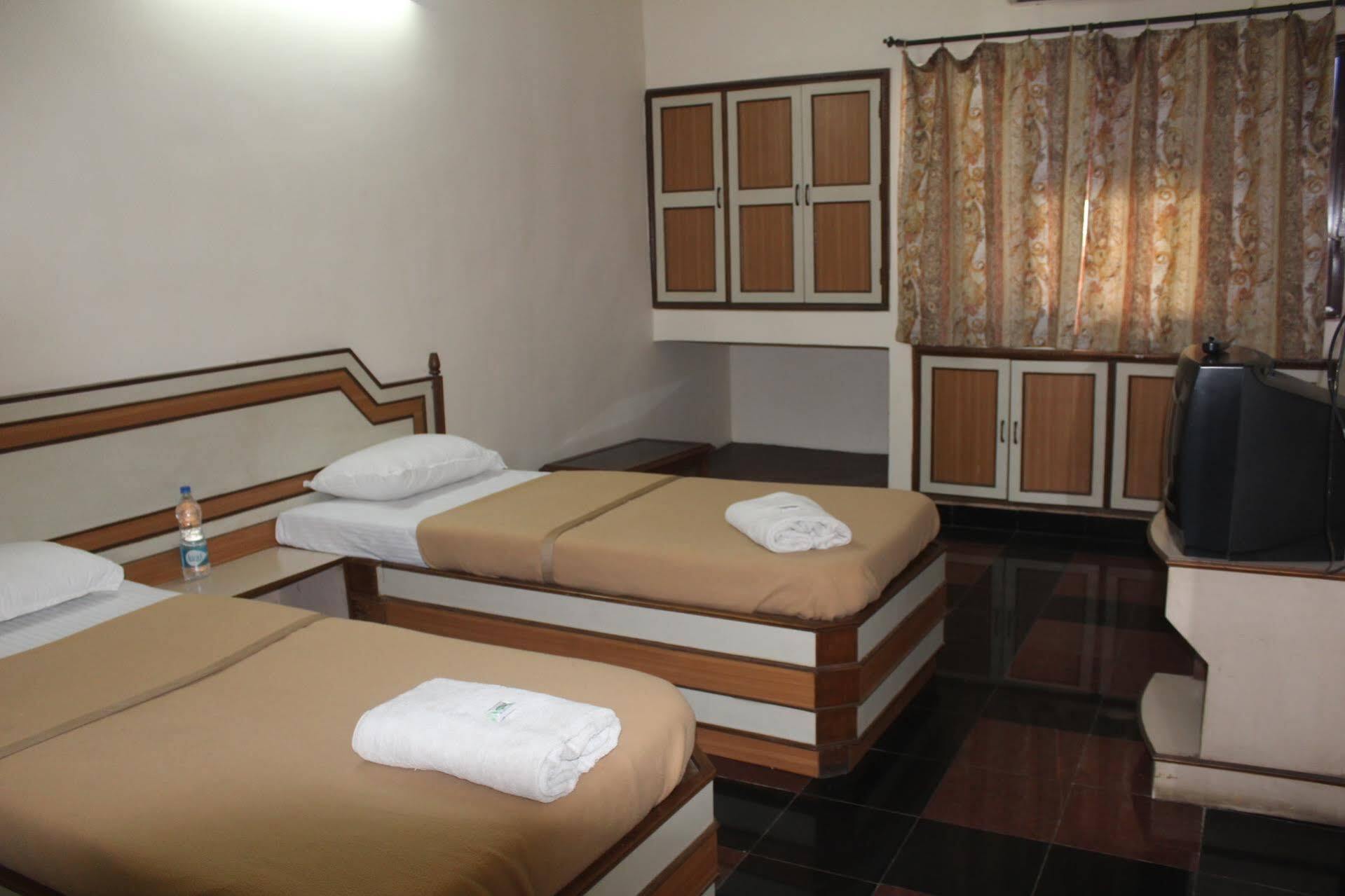 Royale Inn Vapi Εξωτερικό φωτογραφία