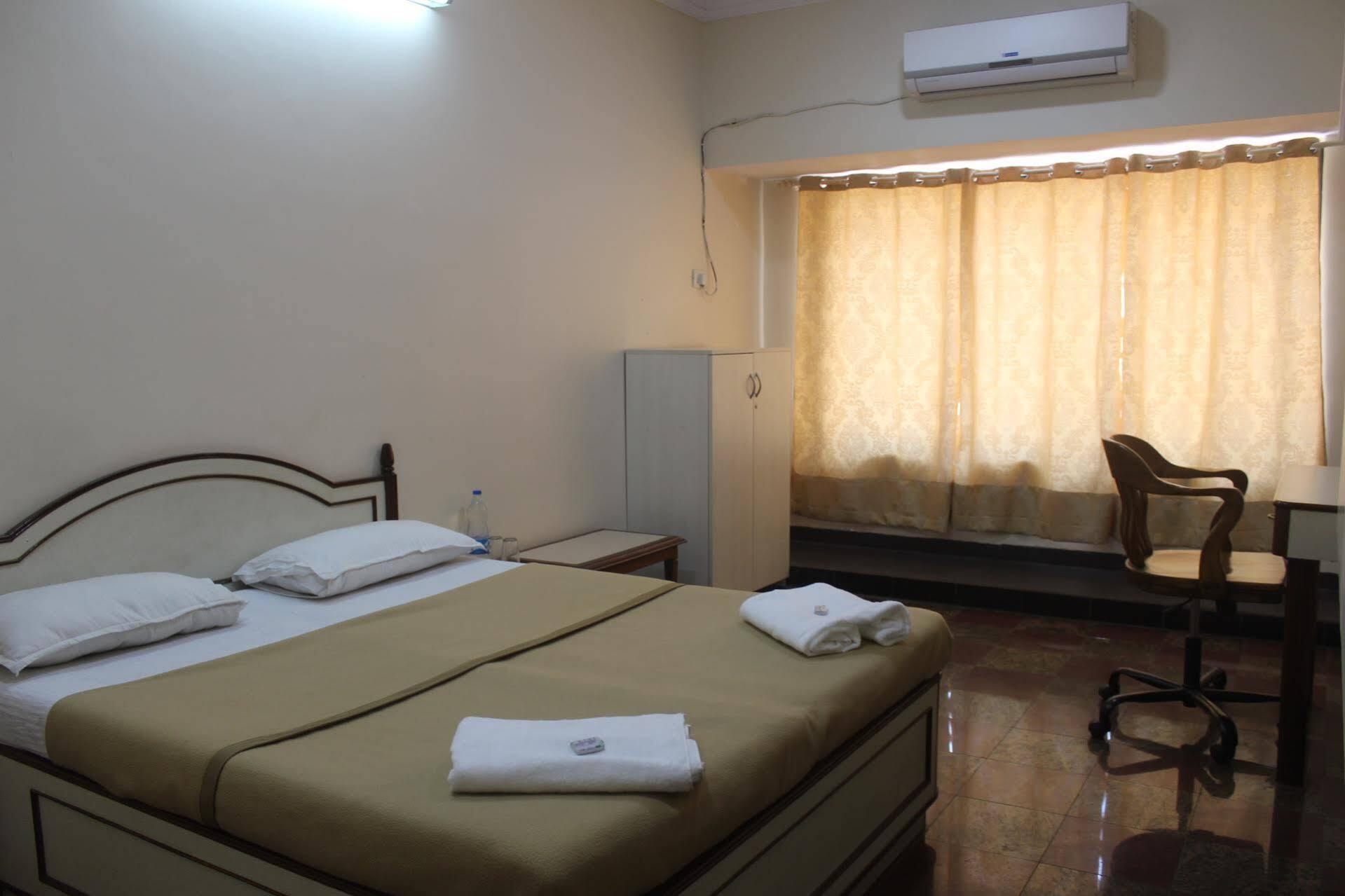 Royale Inn Vapi Εξωτερικό φωτογραφία